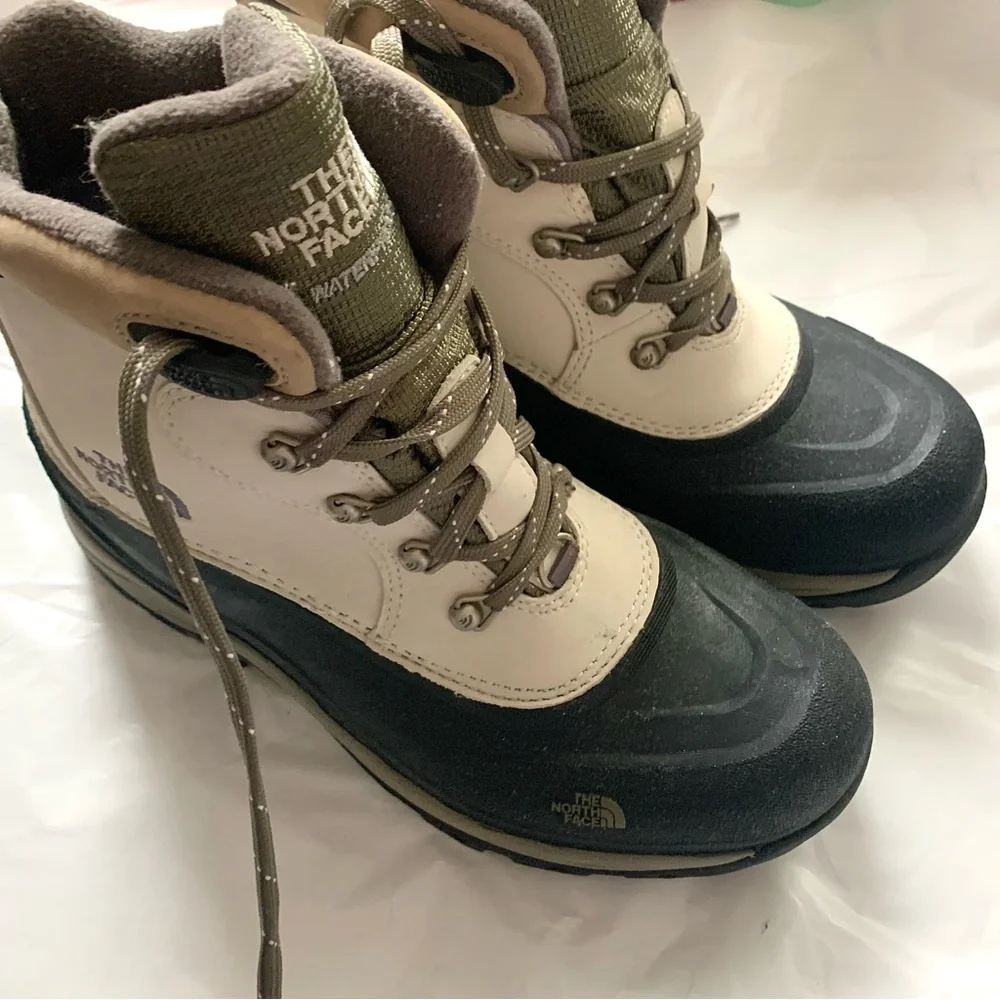 The Northface Waterproof Insulated Winter Boots Snow Hiking Womens 7 - 7.5